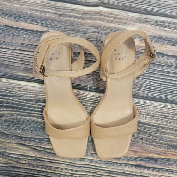 Women's size 10 A New Day strappy heels - Picture 2 of 5